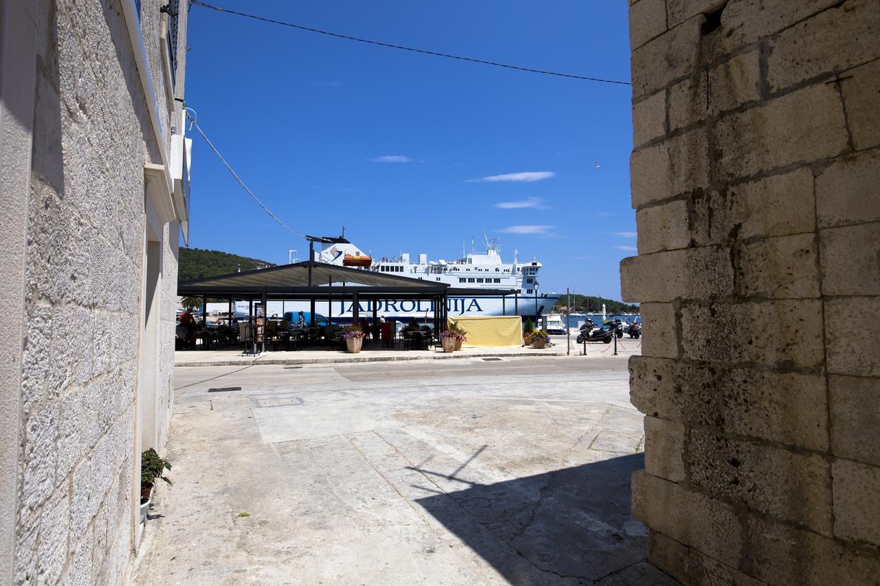 Apartment And Room Daria Vis Island Extérieur photo